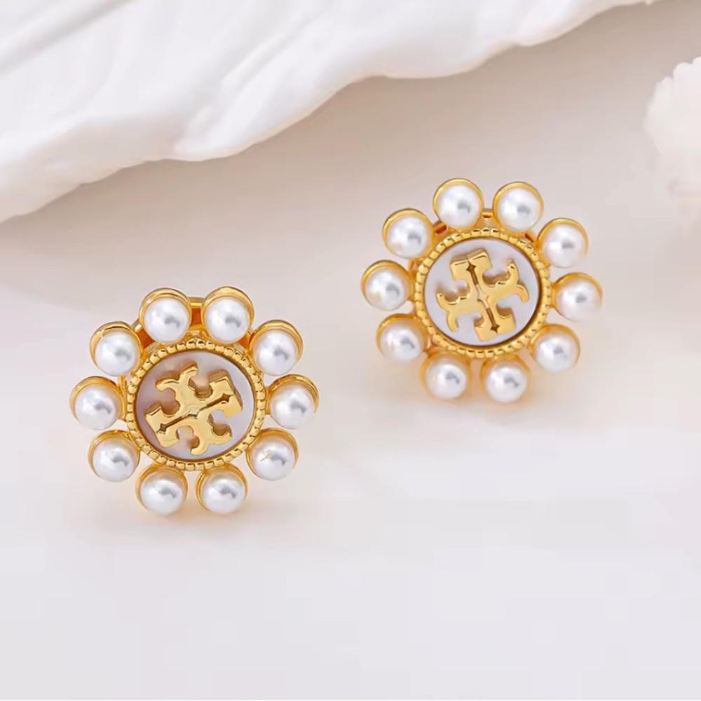 ❌Price Drop ❌Tori Burch Logo Plaque-Pearl Detailing Earrings.